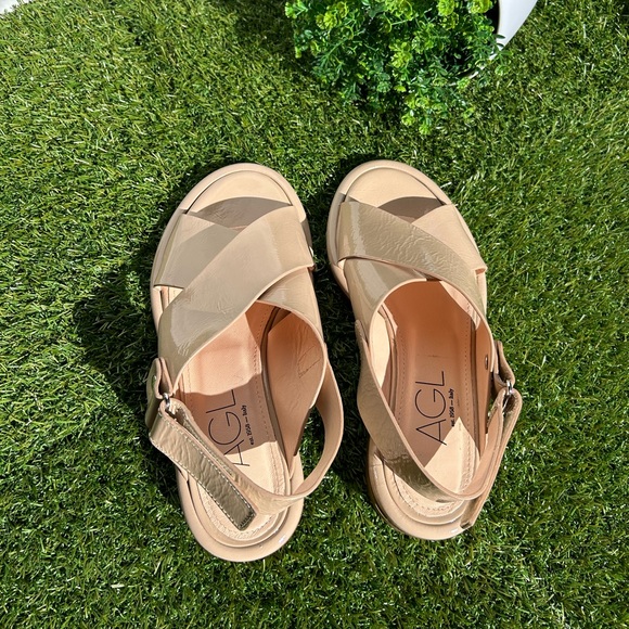 AGL ATTILIO GIUSTI
LEOMBRUNI
Alison Crisscross Strap
Sandal In Basic-basic
$525 - Picture 10 of 16